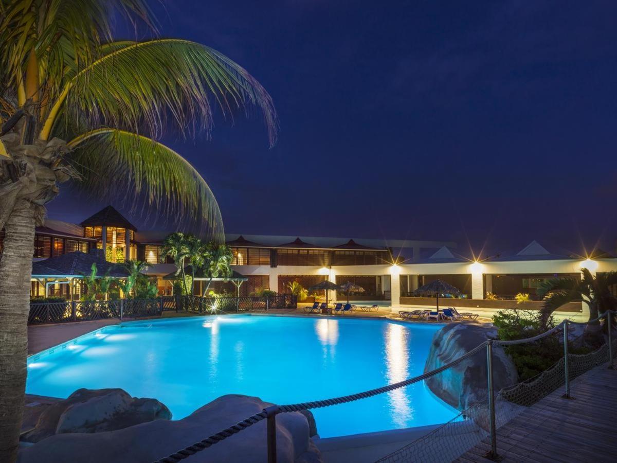 Tres Bel Appartement Avec Vue Mer, Acces Direct A La Plage Et Piscine Surveillee Saint-Francois  Exterior foto