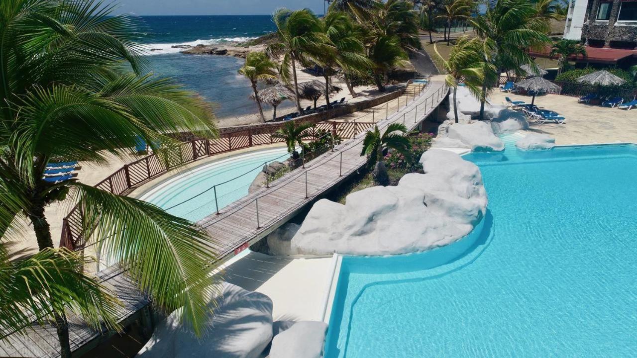 Tres Bel Appartement Avec Vue Mer, Acces Direct A La Plage Et Piscine Surveillee Saint-Francois  Exterior foto