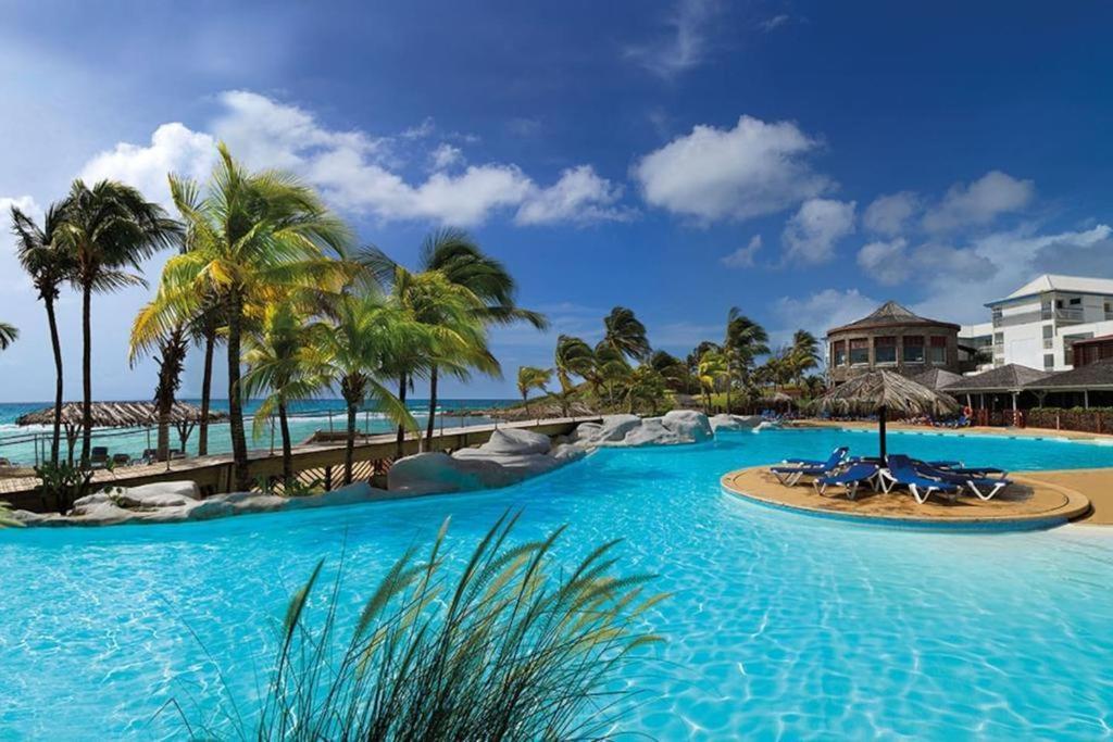 Tres Bel Appartement Avec Vue Mer, Acces Direct A La Plage Et Piscine Surveillee Saint-Francois  Exterior foto