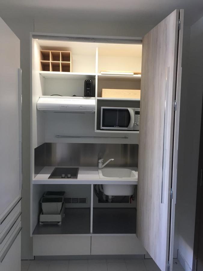 Tres Bel Appartement Avec Vue Mer, Acces Direct A La Plage Et Piscine Surveillee Saint-Francois  Exterior foto