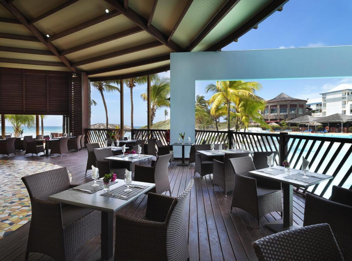 Tres Bel Appartement Avec Vue Mer, Acces Direct A La Plage Et Piscine Surveillee Saint-Francois  Exterior foto